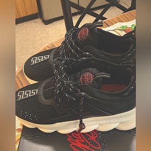 Versace chain reaction